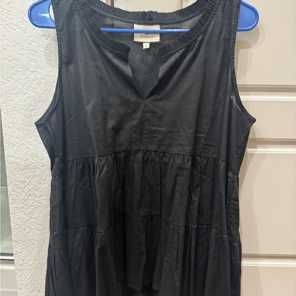 Tuckernuck Black Sleeveless Tiered V-Notch Tunic